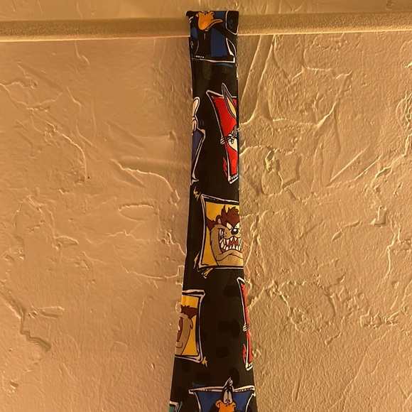 Looney toons Tie. - Picture 4 of 6